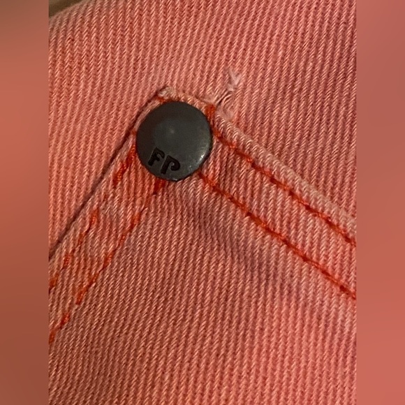 Free People Sz-28”Waist Distressed Peach Jean Shorts w/Unfinished Hem, Well Worn - Picture 4 of 16